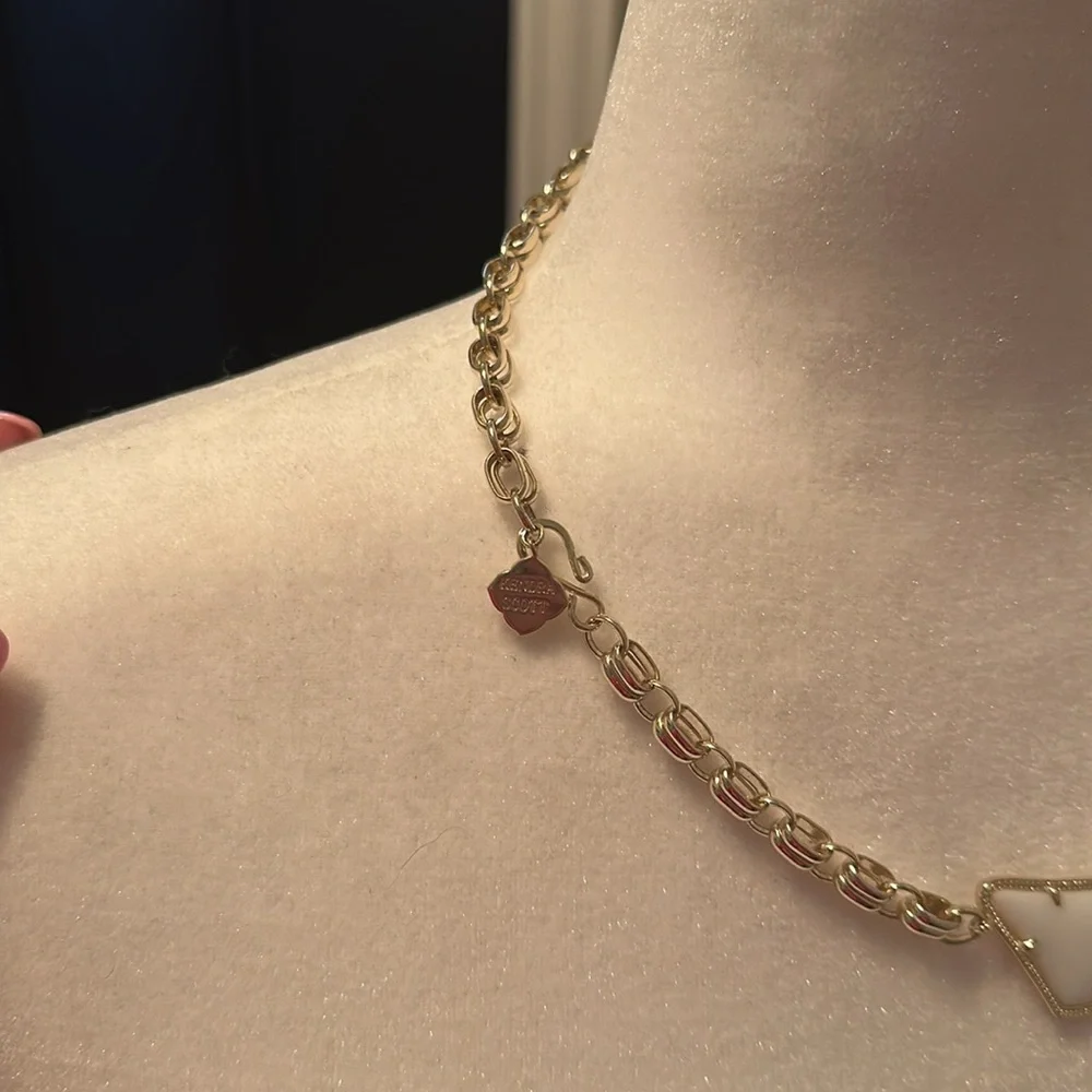 Kendra Scott White Statement Necklace - Picture 3 of 3